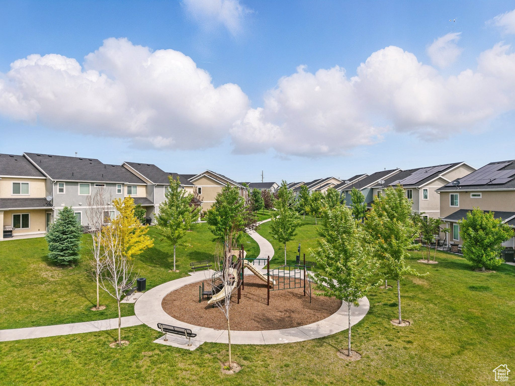 View of grassy yard featuring a residential view