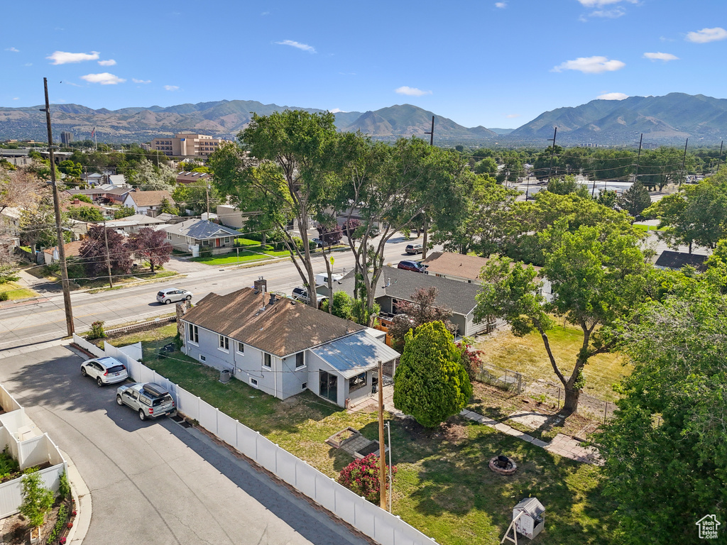 Bird\'s eye view of a mountain backdrop