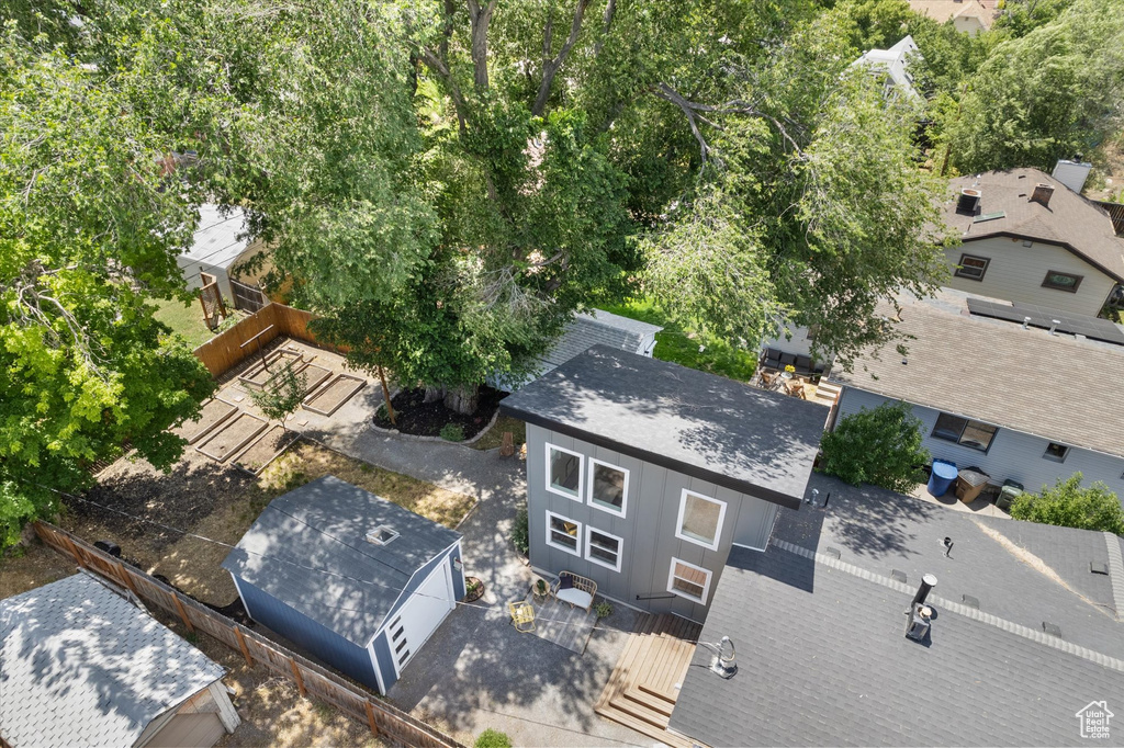 Aerial view of property and surrounding area