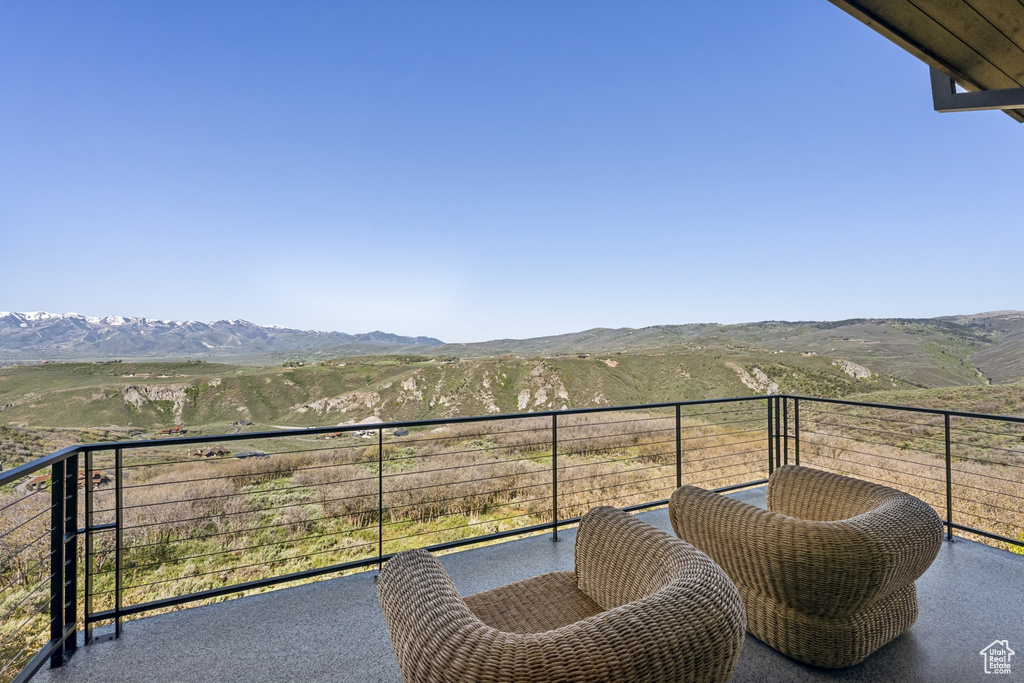 Balcony featuring a mountain view