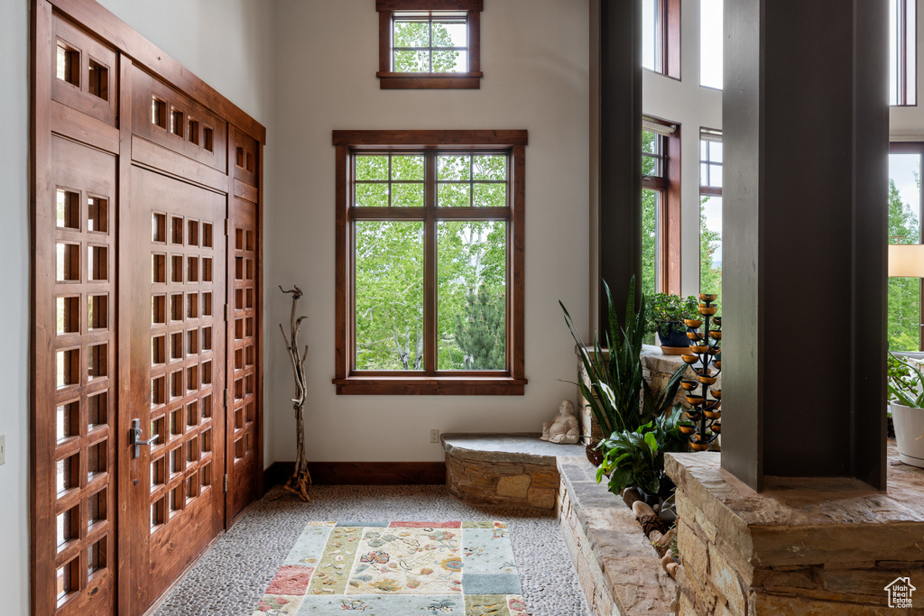 Entryway with a towering ceiling and baseboards