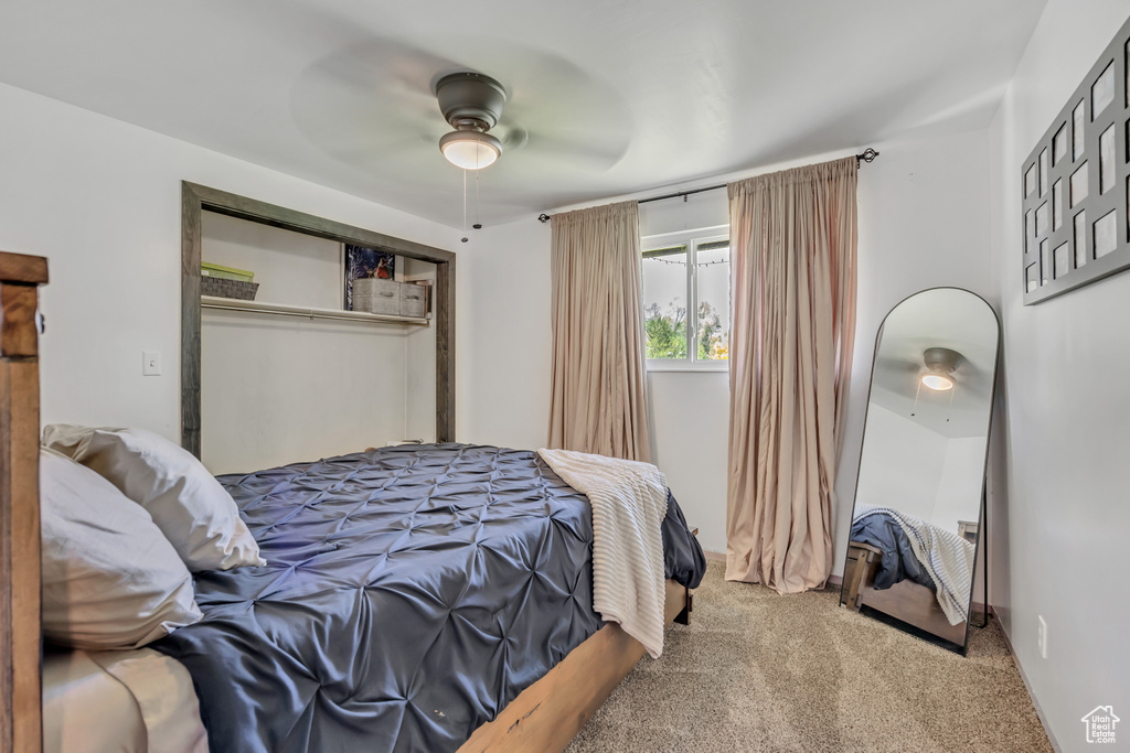 Bedroom featuring carpet flooring, a closet, and a ceiling fan