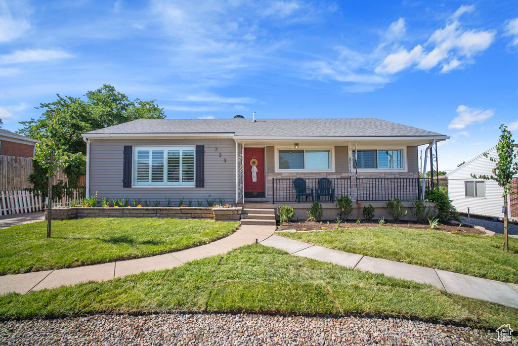 Ranch-style home with a porch