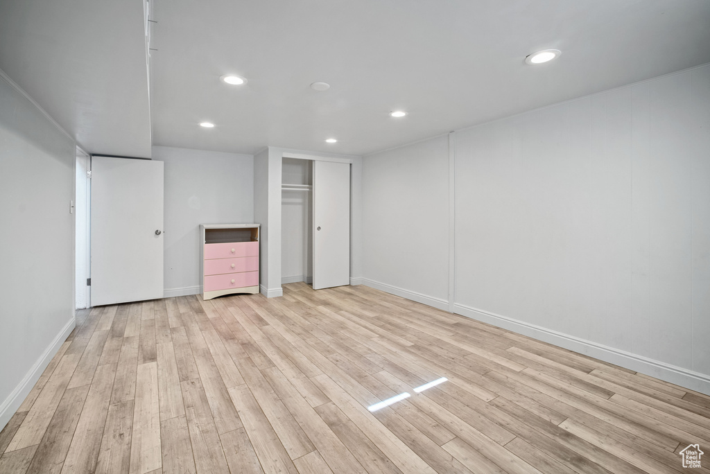 Unfurnished bedroom with recessed lighting, light wood-style flooring, baseboards, and a closet