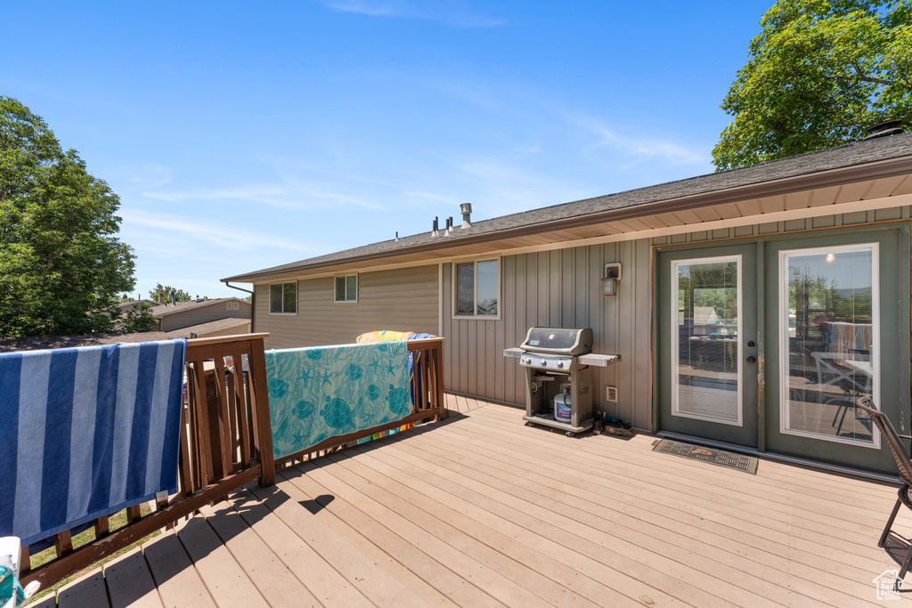 Wooden terrace with area for grilling