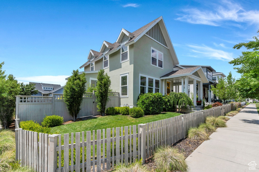 View of side of home featuring stucco siding and a shingled roof