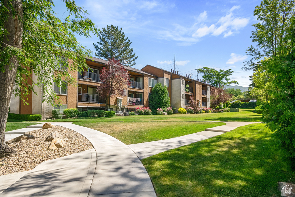 Surrounding community featuring a lawn