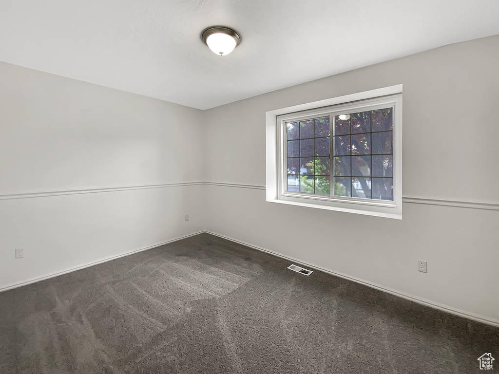 Carpeted empty room with baseboards