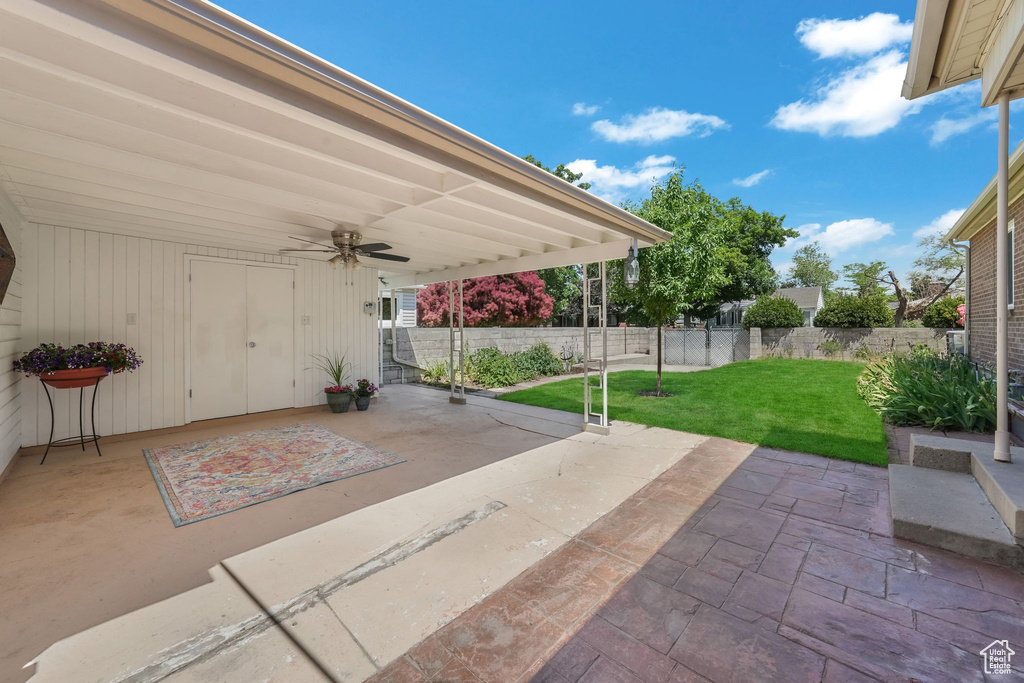 View of patio / terrace with ceiling fan