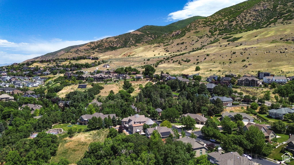 Aerial view of property\\\\\\\\\\\\\\\'s location featuring nearby suburban area and mountains