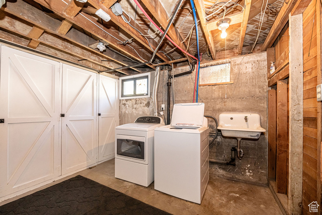 Laundry room with independent washer and dryer