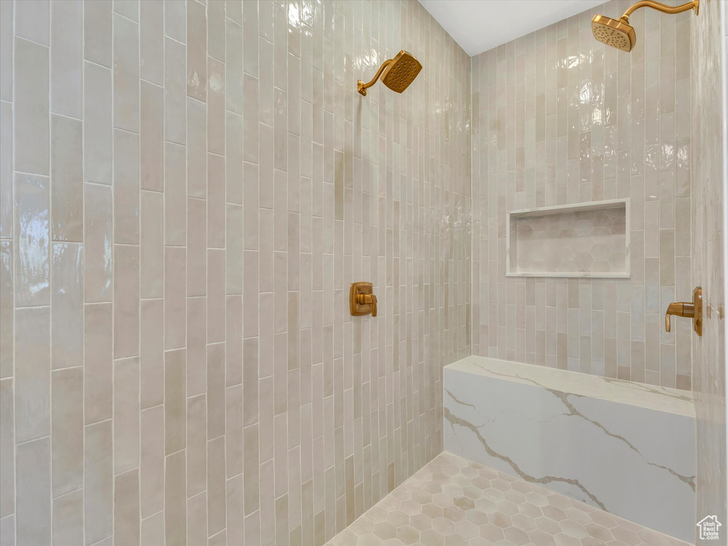 Bathroom featuring a tile shower