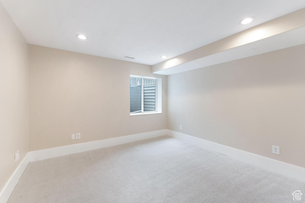 Carpeted spare room featuring recessed lighting and baseboards