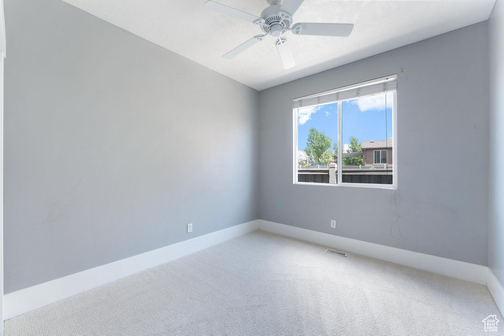 Unfurnished room with carpet and ceiling fan