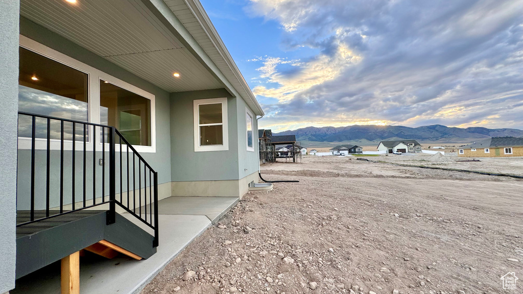 View of yard featuring a mountain view