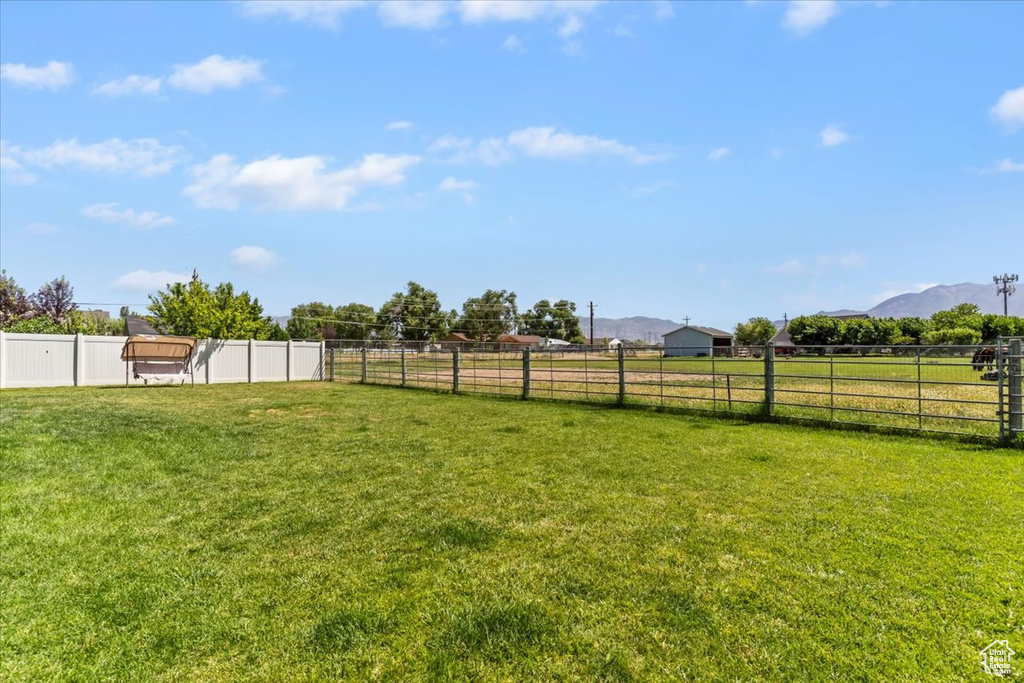 View of yard featuring a mountain view