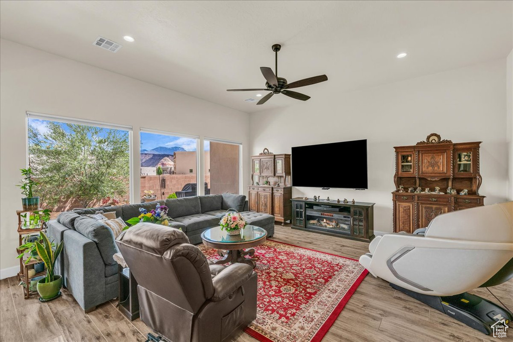 Living area featuring a ceiling fan, light wood finished floors, and recessed lighting