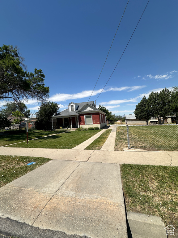View of front of house featuring a front lawn, brick siding, and driveway