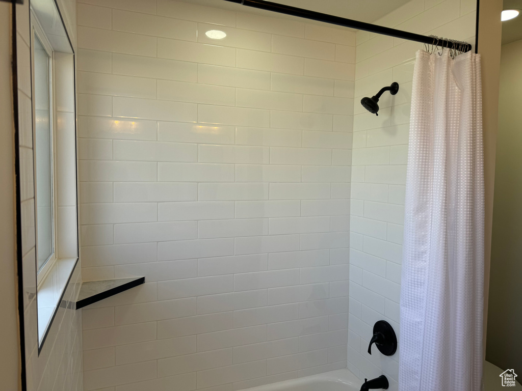 Bathroom view of shower / tub combo