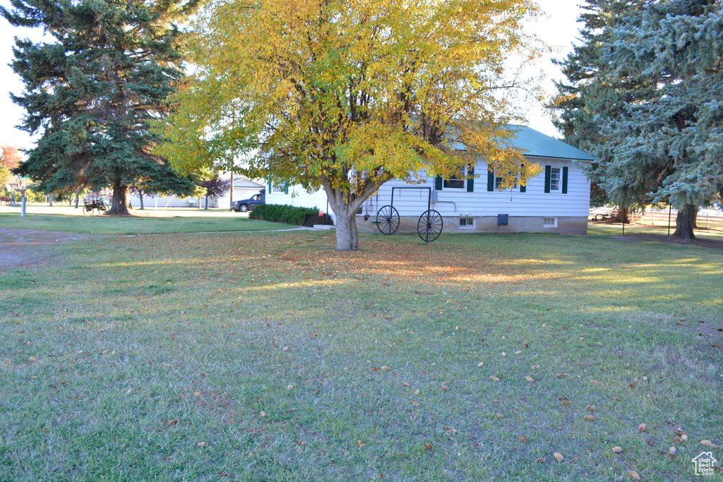 View of front of house with a front lawn