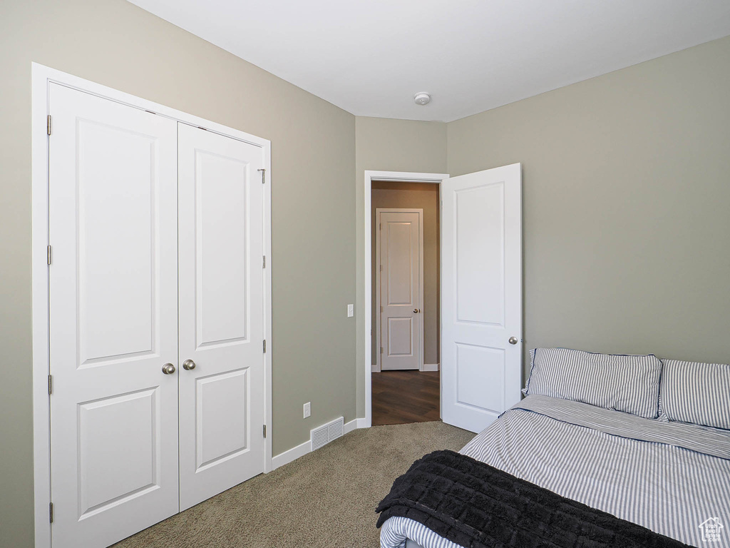 Bedroom with carpet flooring and a closet