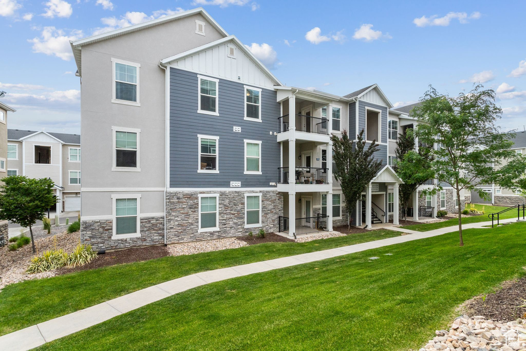 View of building exterior featuring a residential view
