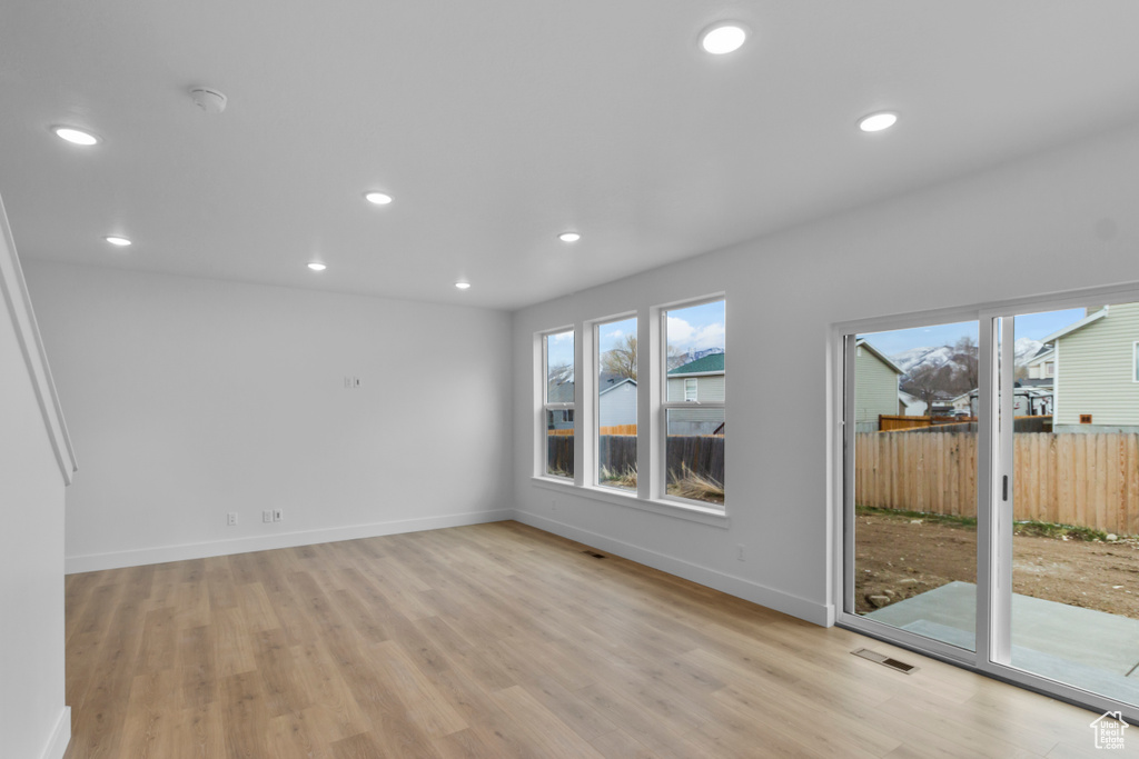 Spare room featuring light wood-type flooring, recessed lighting, and a smoke detector