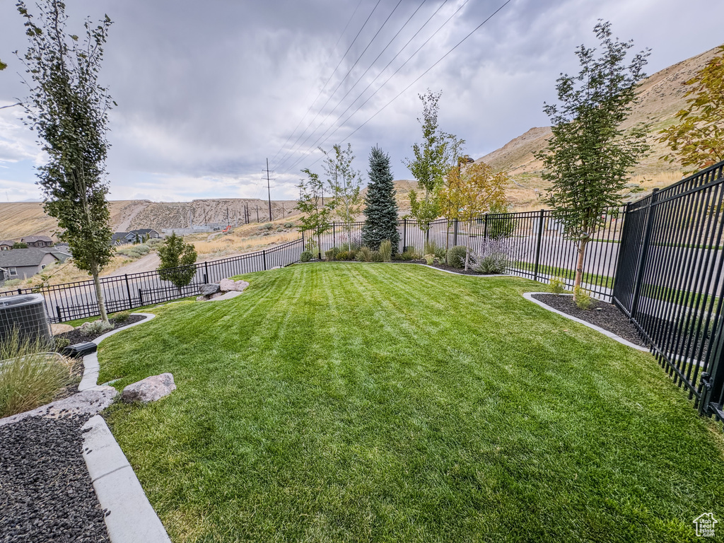 View of yard featuring a mountain view