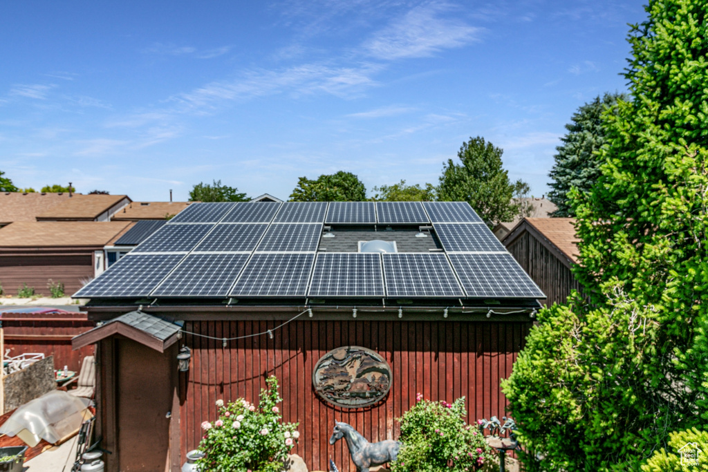 Exterior view of a shingled roof