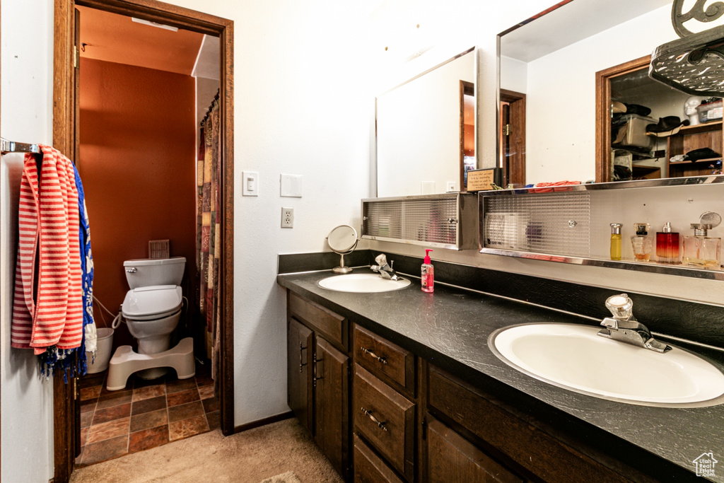 Bathroom with toilet and double vanity