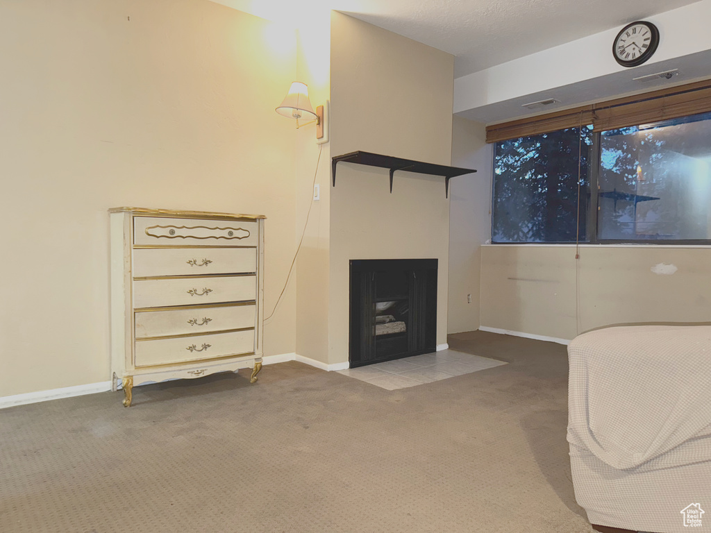 Living area with carpet flooring and baseboards