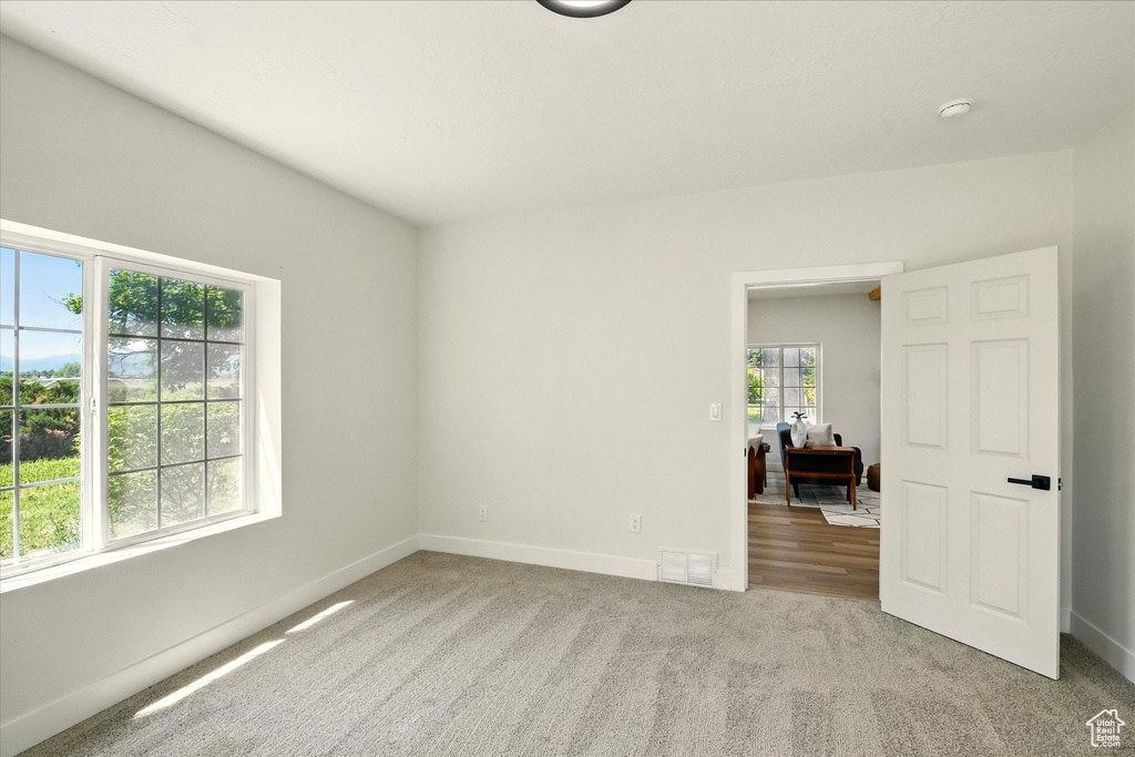 Spare room featuring carpet floors and a desk