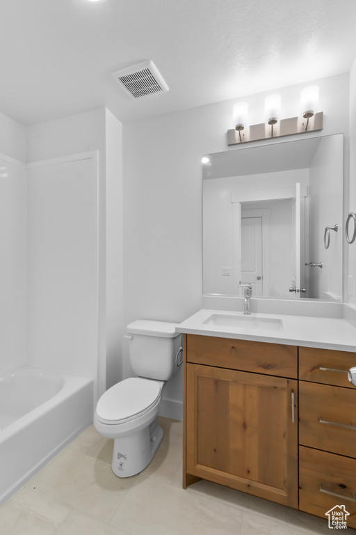 Full bathroom featuring vanity
