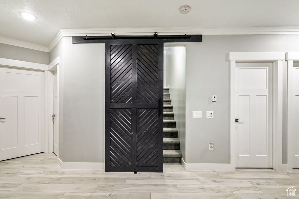 Detailed view of ornamental molding, a smoke detector, and recessed lighting