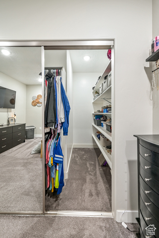 Walk in closet with carpet flooring