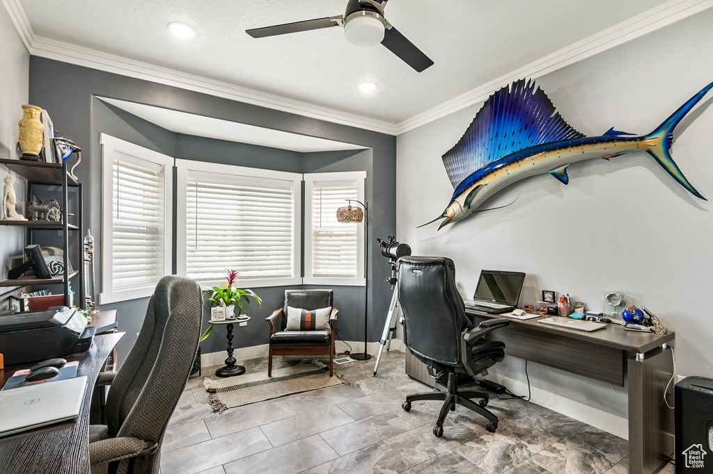 Office space featuring ornamental molding, ceiling fan, healthy amount of natural light, and recessed lighting