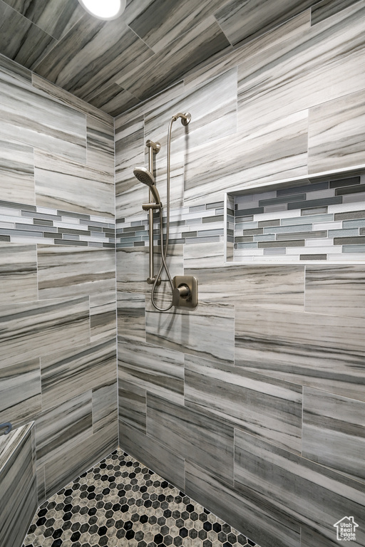 Bathroom featuring tiled shower