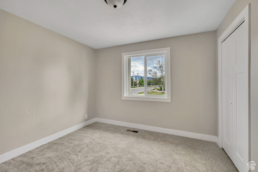 Unfurnished bedroom with carpet flooring and a closet