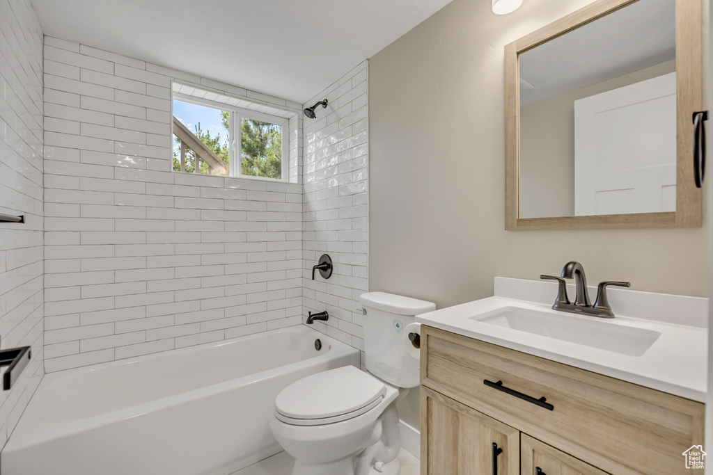 Full bath with vanity and shower / tub combination