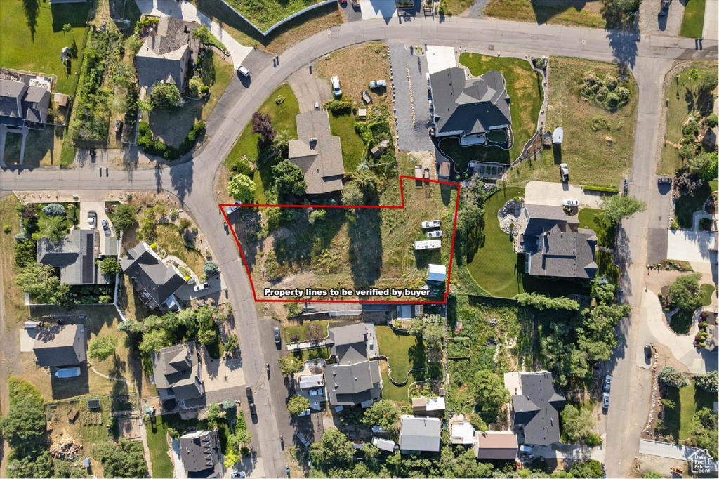 Aerial view of residential area featuring property parcel outlined