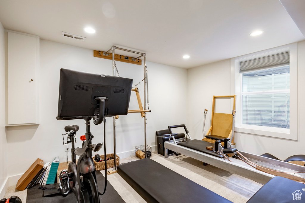 Workout room with recessed lighting and baseboards