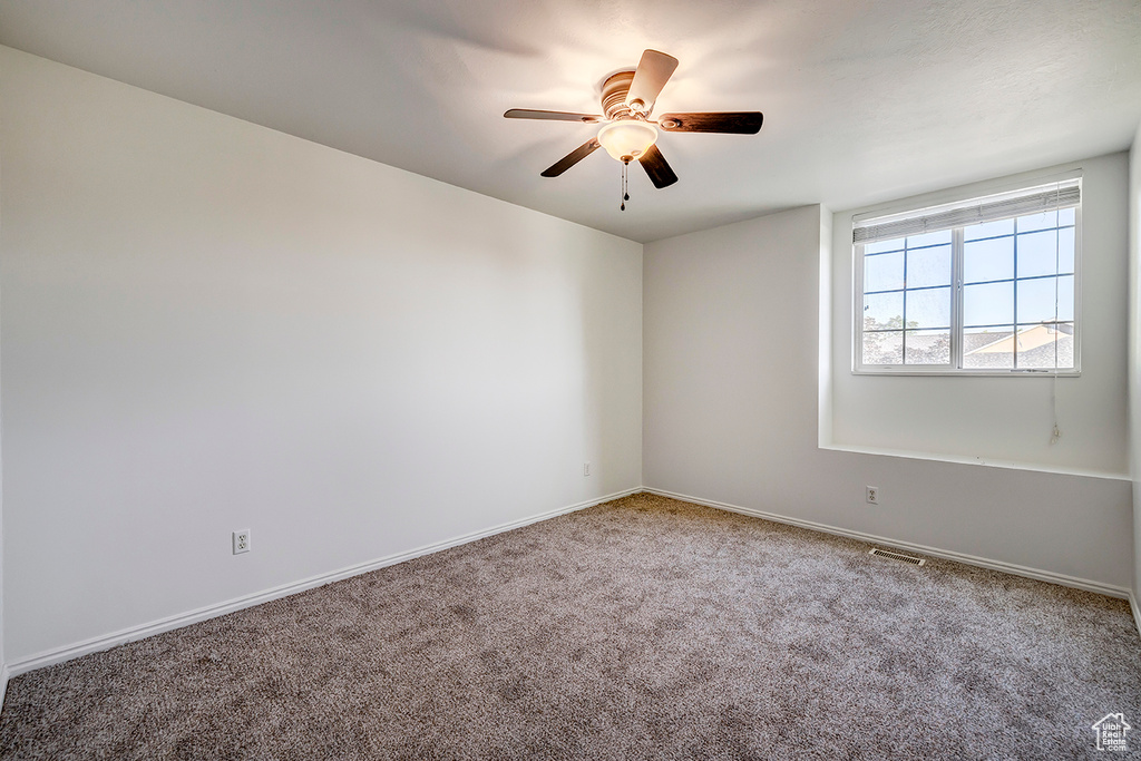 Spare room with carpet floors and ceiling fan