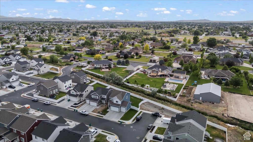 Aerial overview of property\\\\\\\\\\\\\\\'s location with mountains and nearby suburban area