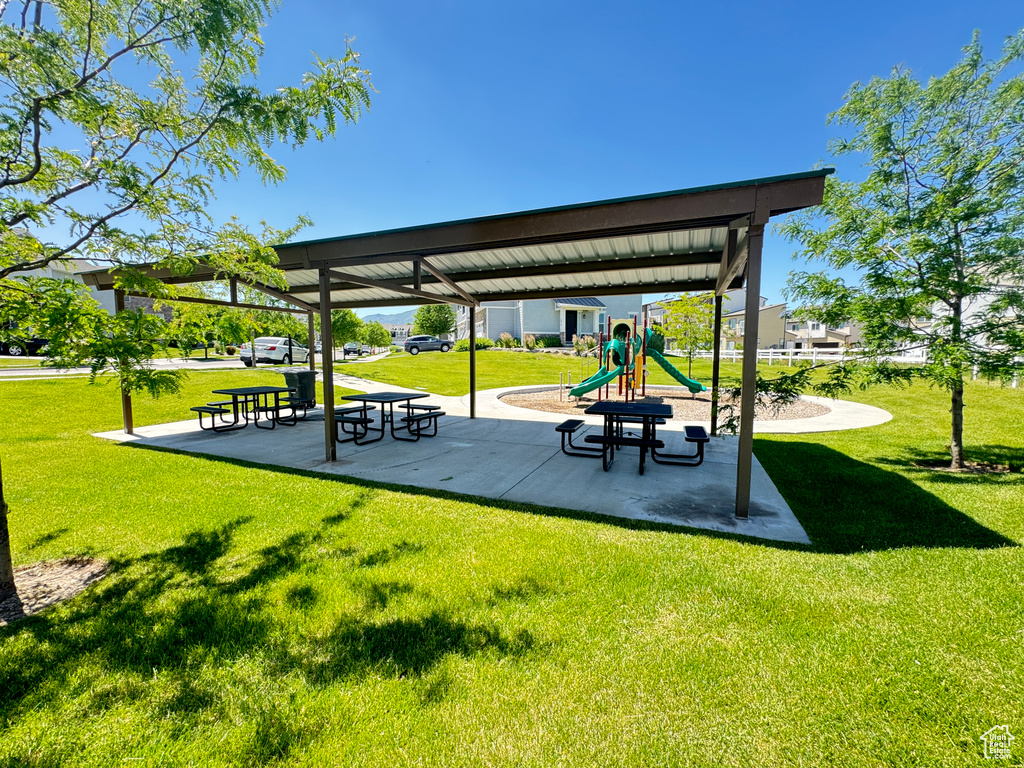 Surrounding community with a lawn
