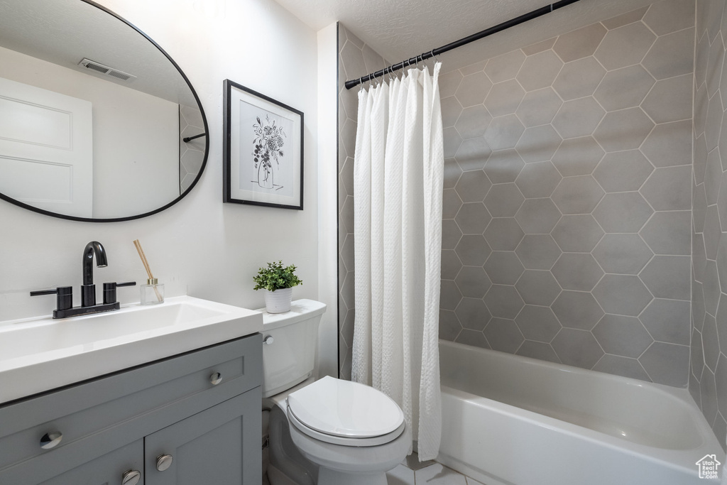 Bathroom with vanity and shower / bath combo