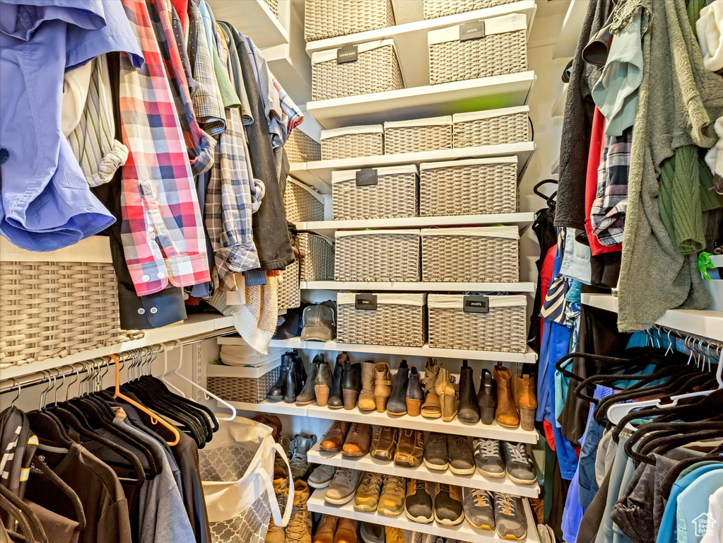 View of walk in closet