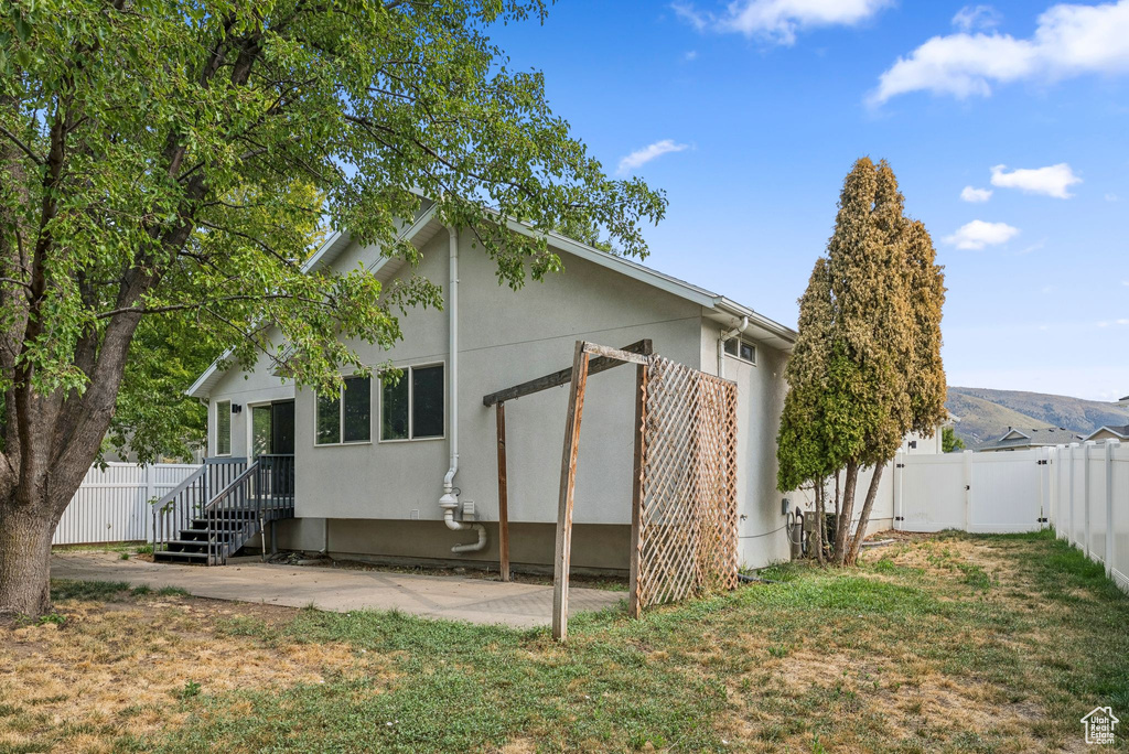 Photo 3 for MLS #2091938 at 1212 Pinehurst Cir