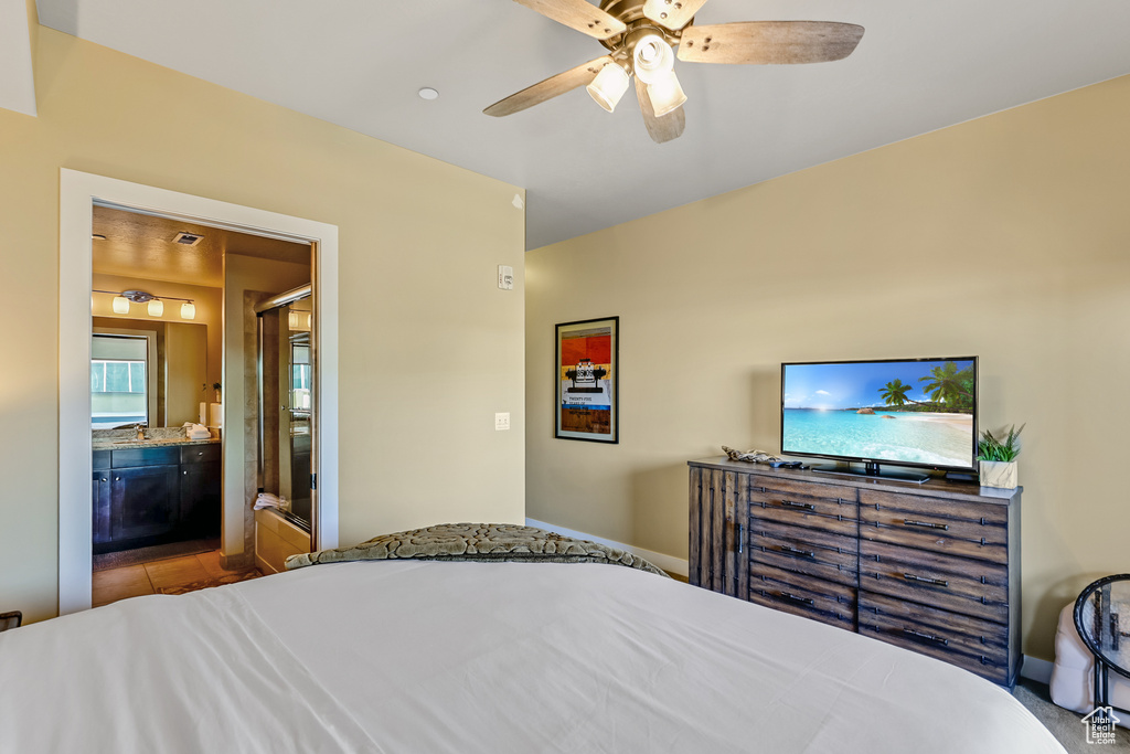 Bedroom with ensuite bath and a ceiling fan