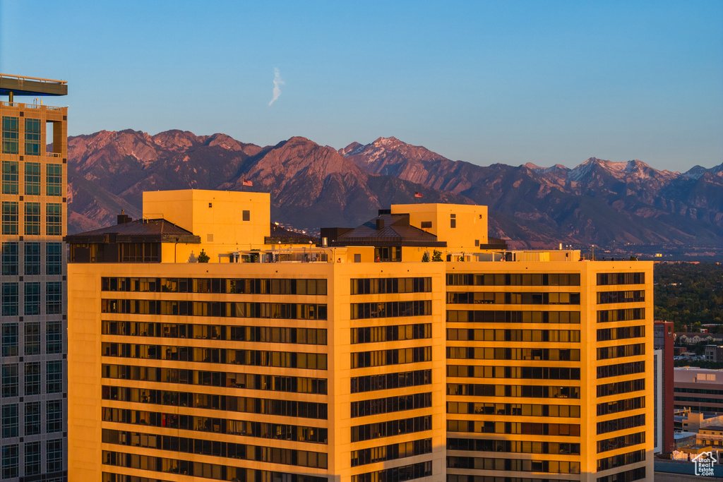 City view with a mountainous background