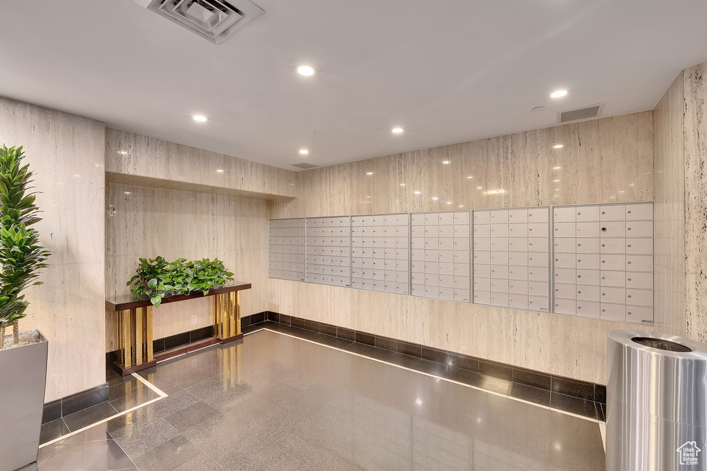 Common area featuring recessed lighting
